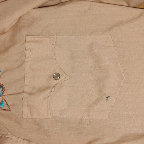 Unique western embroidered pearl snap top - Picture 7 of 7